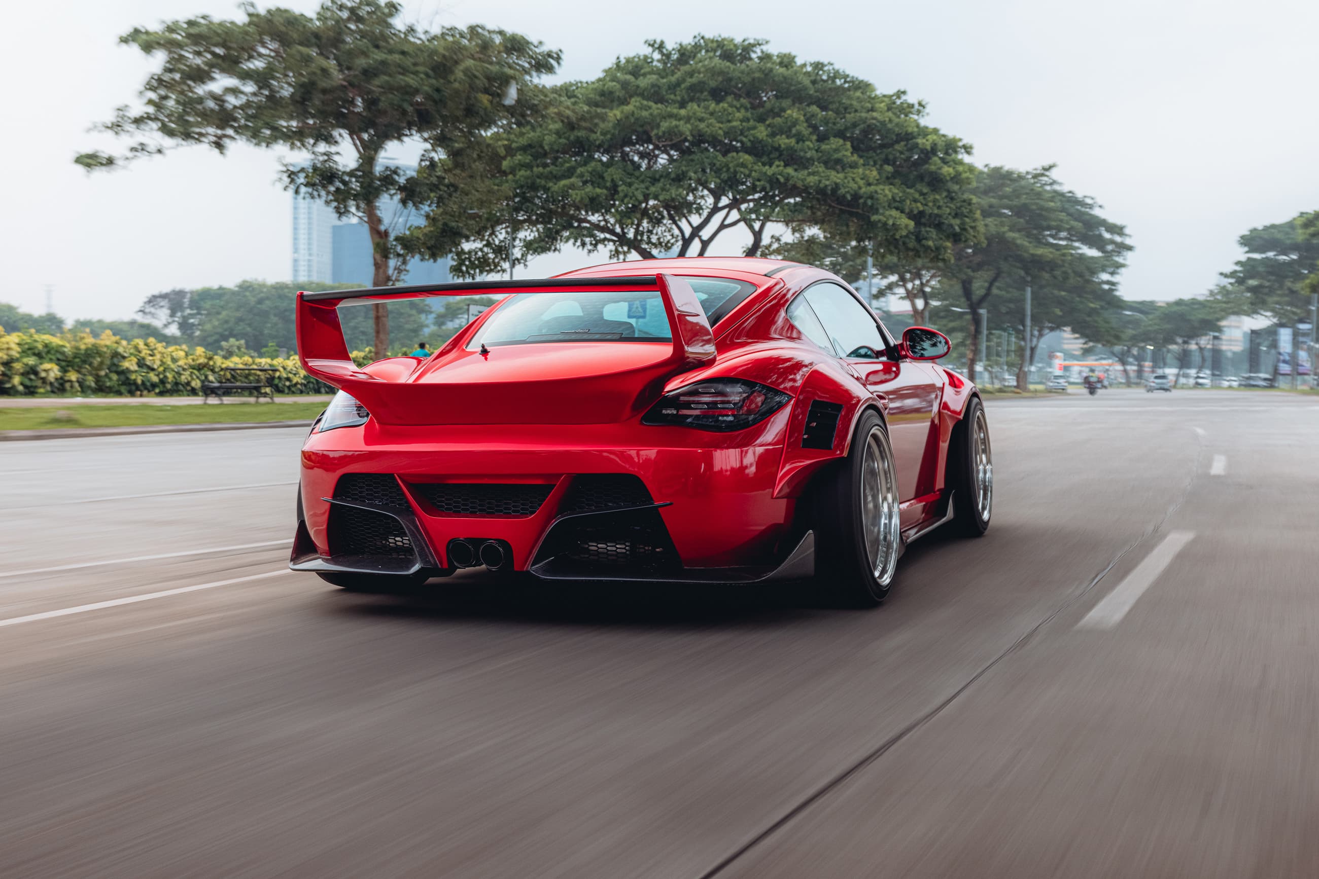 Karma Porsche 987 - rolling rear shot
